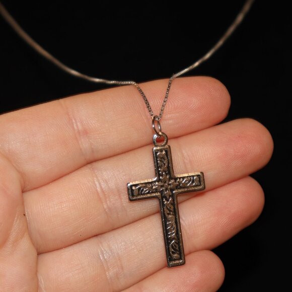 Beautiful vintage silver cross necklace 20" - Picture 1 of 6